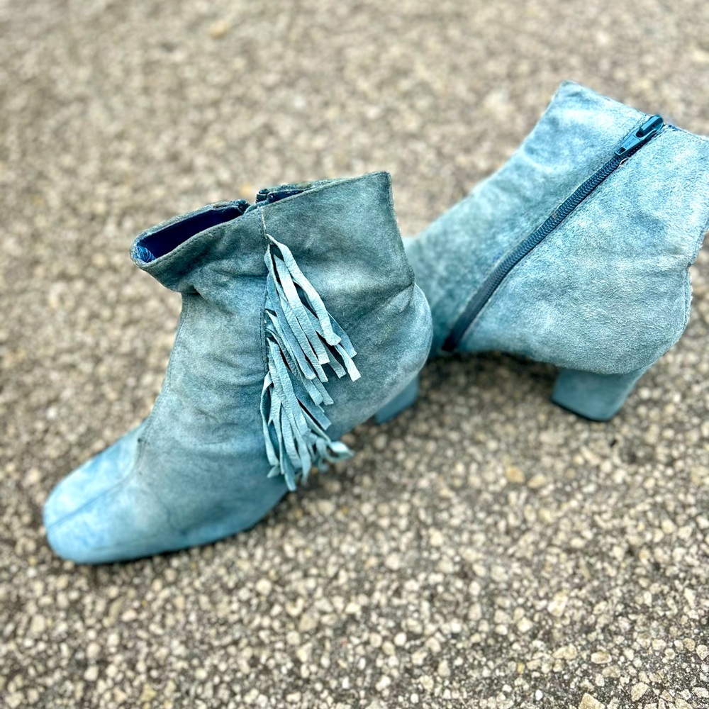 Woman’s vintage boot heels size 9